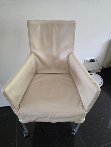 Gratis Leren eetstoelen 7 stoelen,