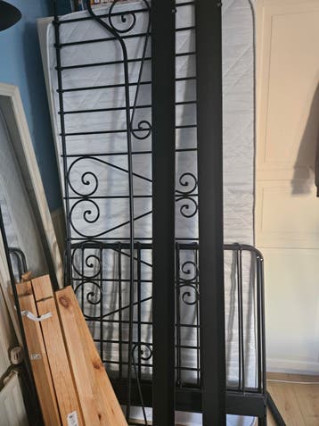 Spijlen bed, lattenbodem en matras: Gratis af te halen