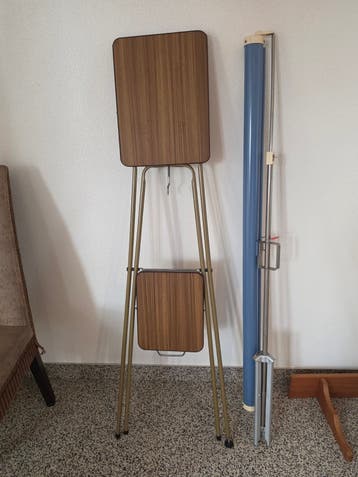 Diascherm en tafel voor diaprojector