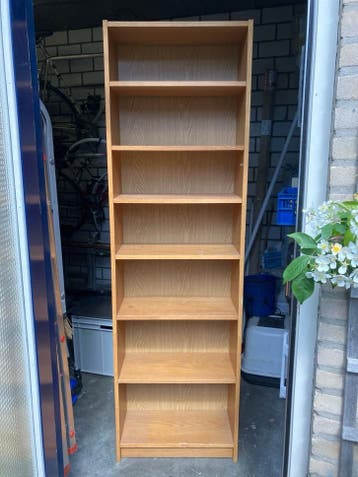 Houten Billy (Ikea) boekenkast, reageer vandaag anders weg!