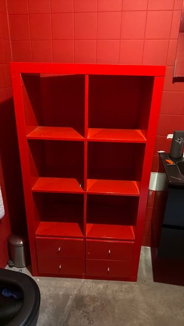 Rood opbergmeubel gratis