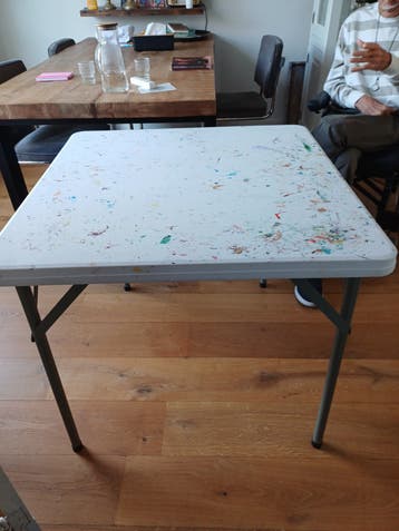 Solide (bijzet/tuin)tafel