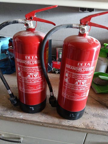 2x Beta Brandblusser 6 Liter Schuim