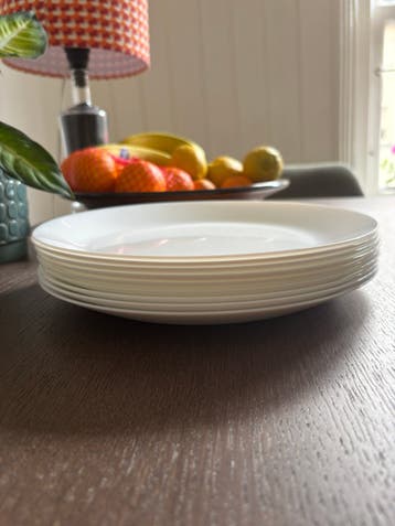 Set van 9 witte dinerborden