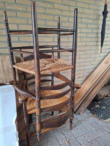 Diverse stoelen en zo