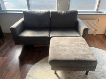 Gratis op te halen: Nette 2-zits bank met hocker