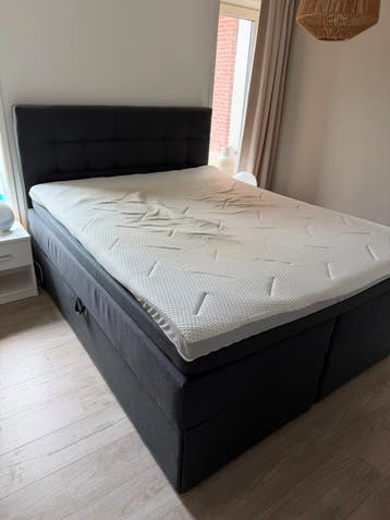 Bed 180x200 met opbergbakken