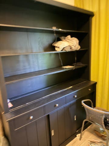 Zwarte Kwast Kast met Lichte Beschadiging