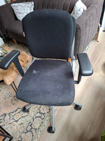 Gratis Ahrend bureaustoel - Zwart, ergonomisch
