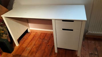 Houten bureau met lade en kastje  - blad beschadigd