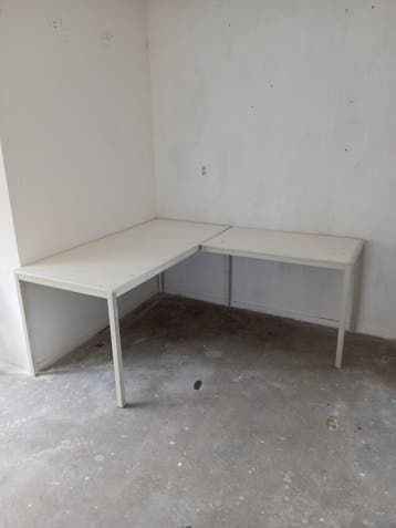Hoekbureau wit - Ruim en functioneel Gratis
