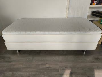 Boxspring eenpersoons bed