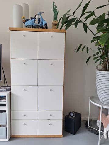 2 Wit met berkenkleur Ikea kasten. 1,48 m h, 0,72m breed,
