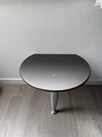Stijlvolle bijzettafel - Ovaal, metaal, gebruikt
