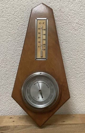 Gratis: 2 Mooie houten barometers