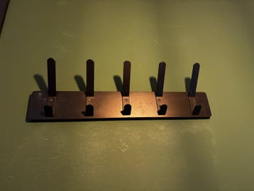 Metalen wandkapstok met 5 haken
