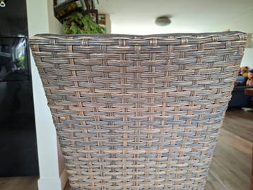 5 gave taupekleurige/ imitatieleren stoelen