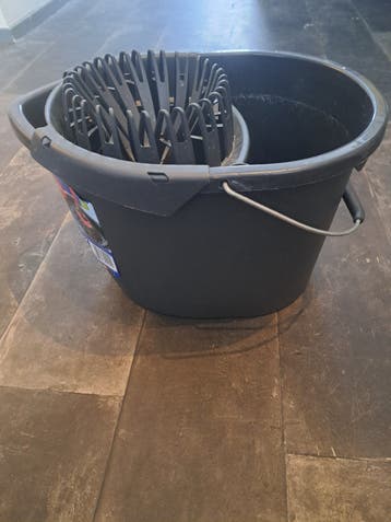 Dweilemmer met pers (gratis af te halen)