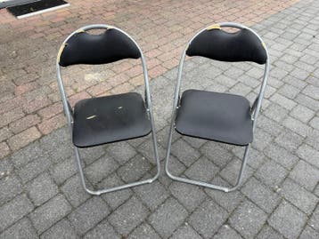 Gratis af te halen 2x klapstoelen, zittingen beschadigd