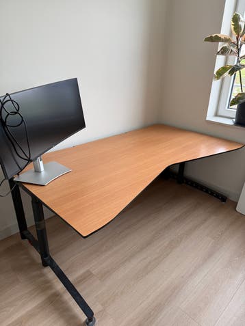Gratis Bureau 180x 80/)100 GRAHL (zonder monitor)