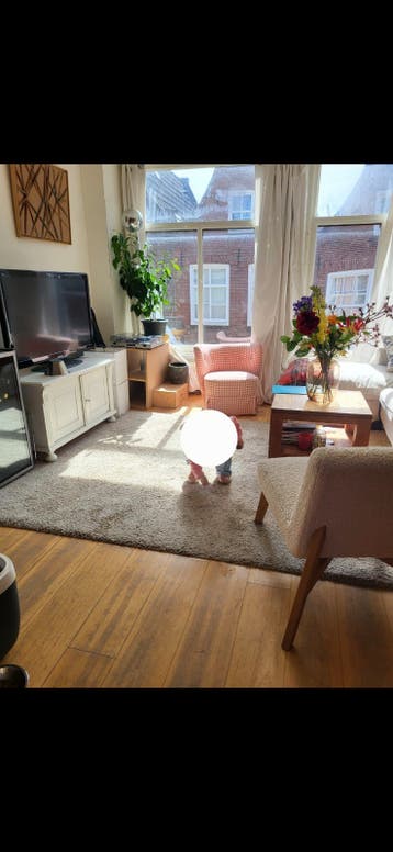 Gratis wit vloerkleed met kleine vlekken