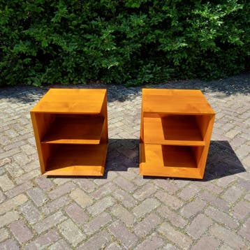 Set van 2 houten nachtkastjes/bijzettafels