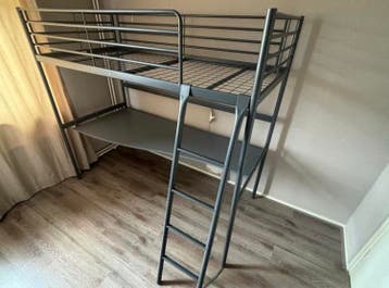 Metalen Ikea hoogslaper met bureau