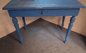 Vintage mat blauw tafeltje. Sfeermakertje!