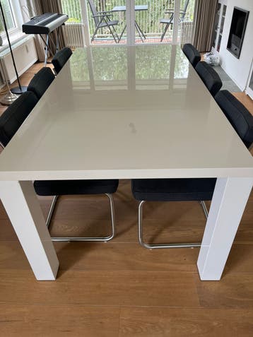 GRATIS witte tafel 2x1m