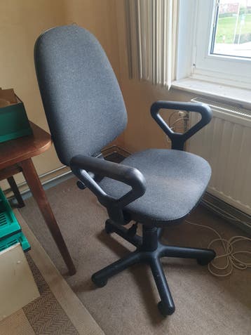 Gratis burostoelen. Mag ook los