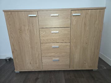 Kastje met 4 laden en 2 deurtjes