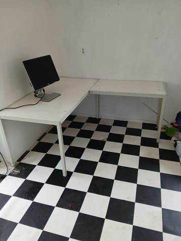 Hoekbureau wit Gratis