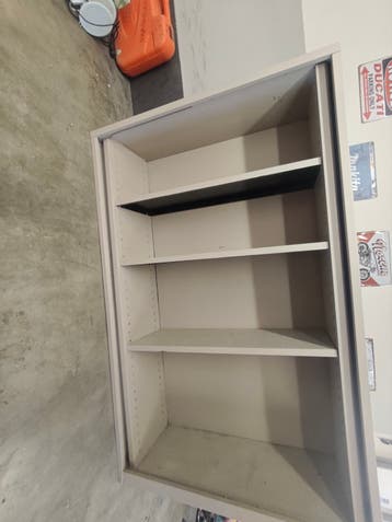 Gratis metalen kast