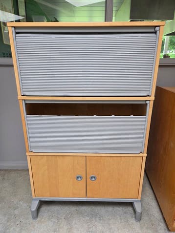 Kast met roldeuren en deurtjes - 2e lade kapot