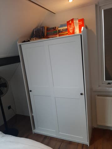 Ikea Hauga kledingkast.