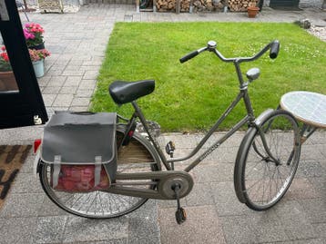 Oude fiets met terugtraprem - gratis af te halen