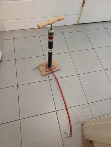Gratis Fietspomp met Houten Handvat