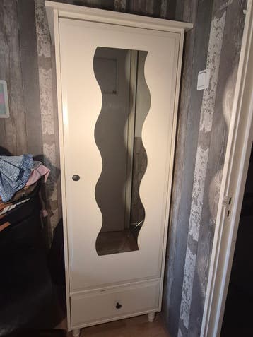 Kledingkast wit met spiegel + 2 verhangbare roedes/planken