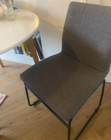 Grijze eetkamerstoelen - twee stuks