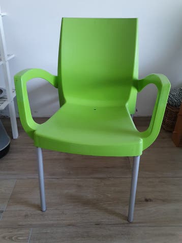 Gratis - 5 groene stoelen | eettafelstoel | tuinstoel