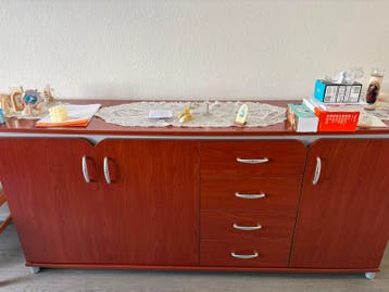 Complete eetkamerset: tafel, salontafel en dressoir