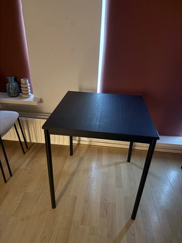 Gratis eettafel voor twee personen - Compact en stijlvol