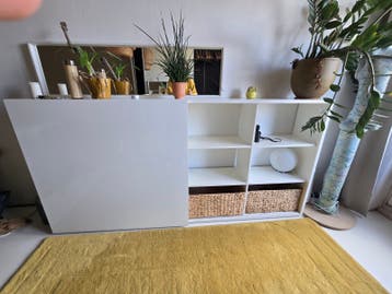 Modern wit TV meubel met schuifdeur en opbergruimte