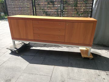 Houten dressoir met lades en deuren
