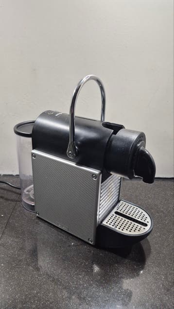 Magimix Pixie Nespresso apparaat - lekt water (defect)