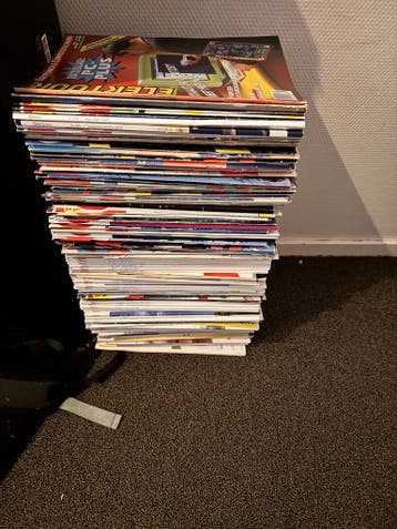 Stapeltje Elektuurs.   2024 tot vorige eeuw.