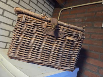 Gebruikte rieten fietsmand
