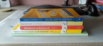 Stapeltje studieboeken PABO