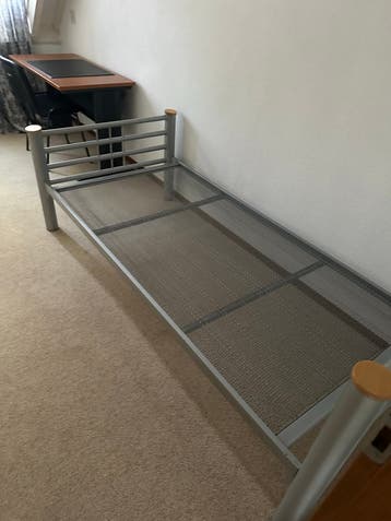 IKEA bedframe 90x200 staal, makkelijk in- en uit elkaar