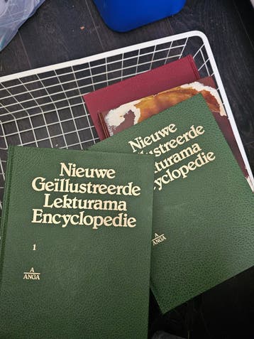 Stapel 8. Div boeken.  Gratis amstelveen